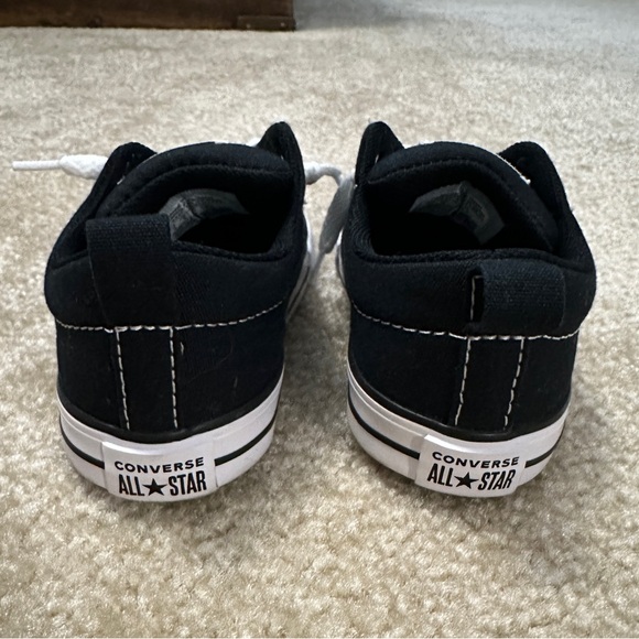 Converse Toddler Size 9 Low-Top Chucks - Picture 3 of 5